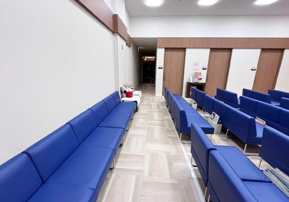 待合ソファの貼替え