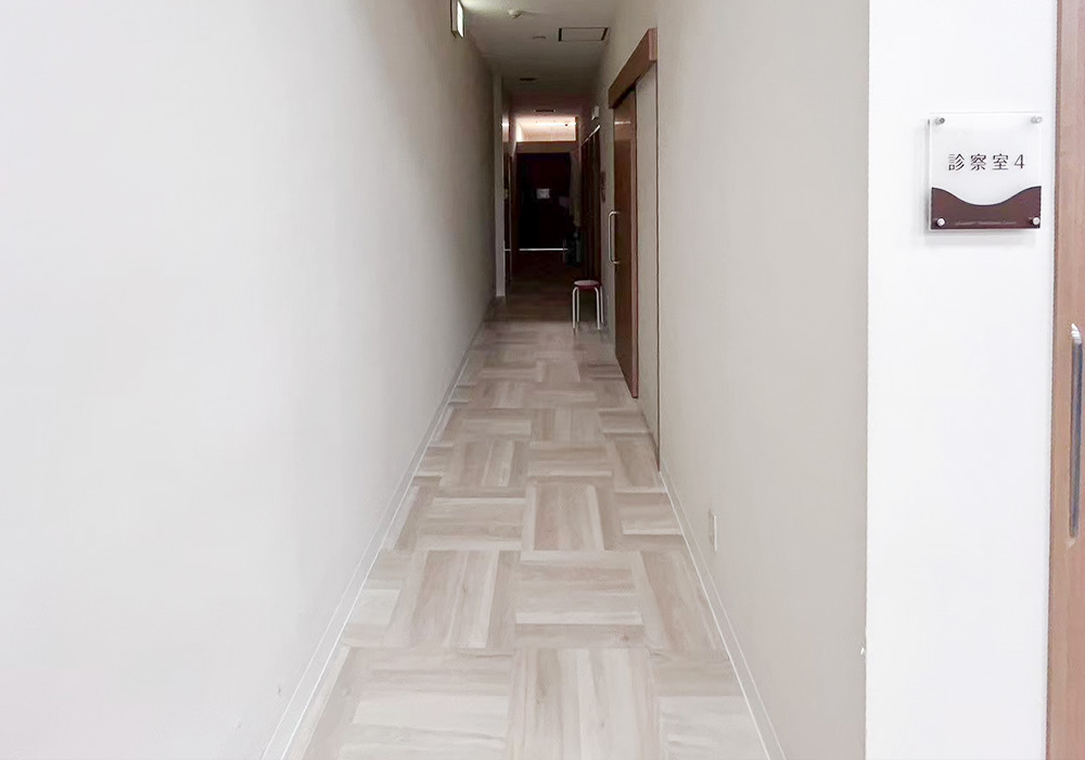 胃腸科・肛門科医院の床・待合ソファ貼替リフォーム