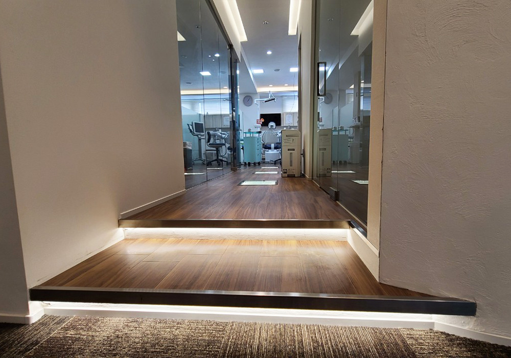 歯科医院 移転工事｜照明演出にこだわった高級感あるクリニック内装