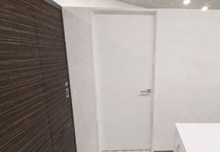 新宿区の歯科クリニック部分改修｜間仕切ドア・ガラス引戸の設置工事