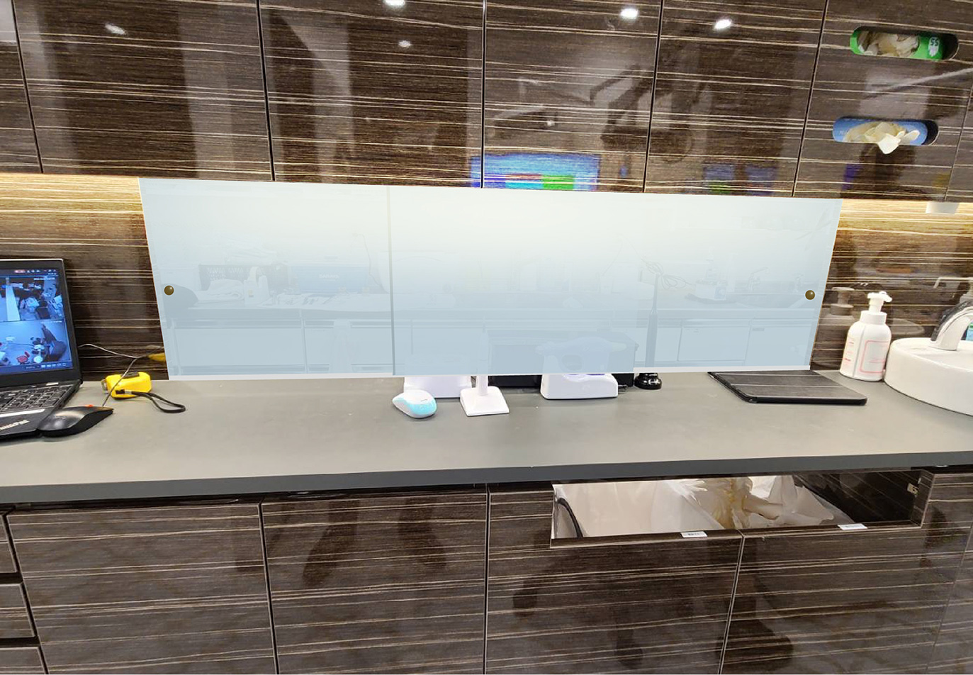 作業台のカウンター部分の目隠し設置